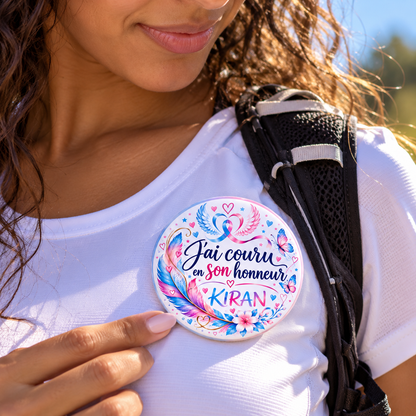 Badge épingle personnalisé « J’ai couru en son honneur » – 7,5 cm