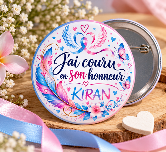 Badge épingle personnalisé « J’ai couru en son honneur » – 7,5 cm