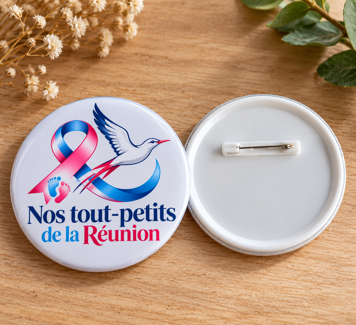 Badge épingle solidaire – Nos tout-petits de La Réunion – 7,5 cm