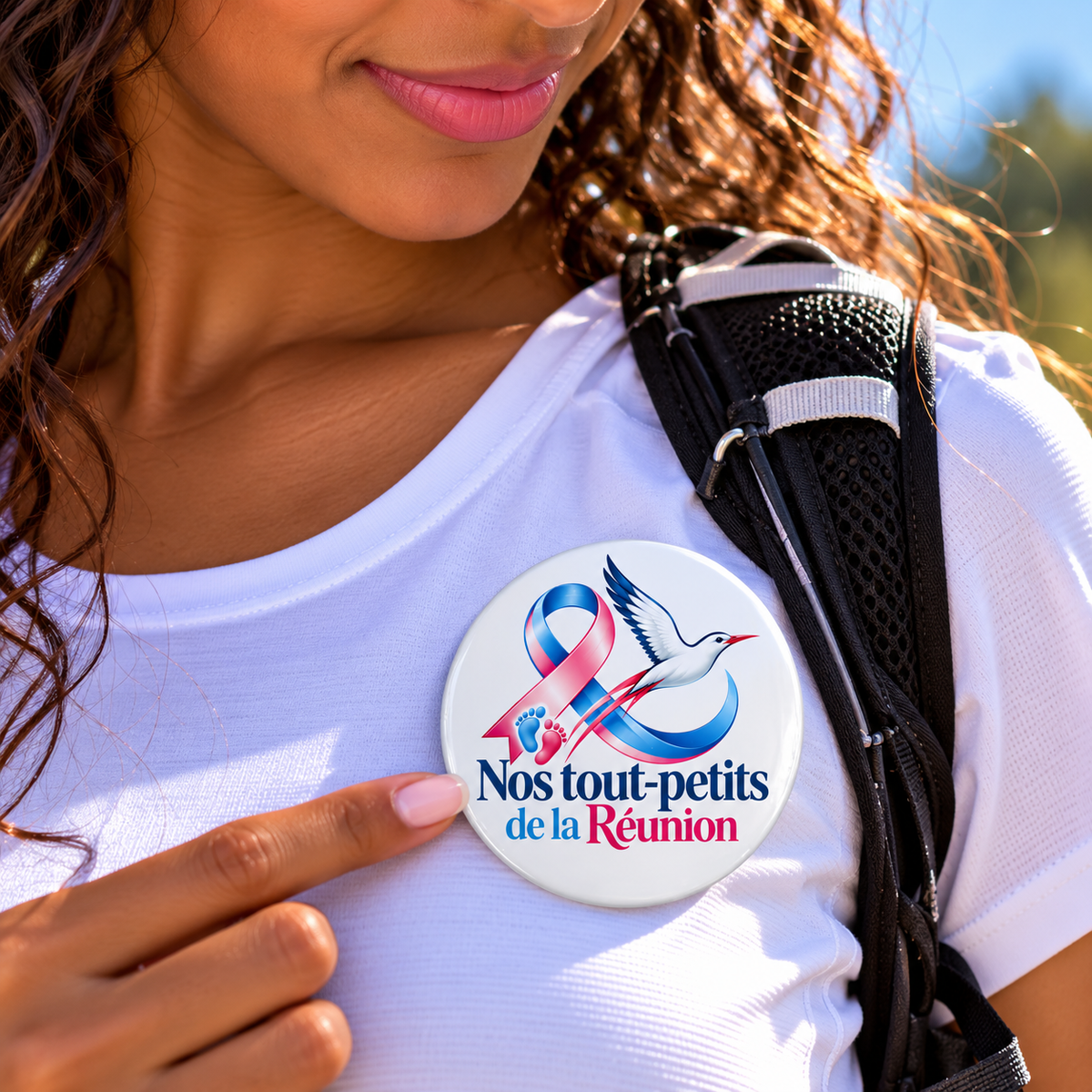 Badge épingle solidaire – Nos tout-petits de La Réunion – 7,5 cm