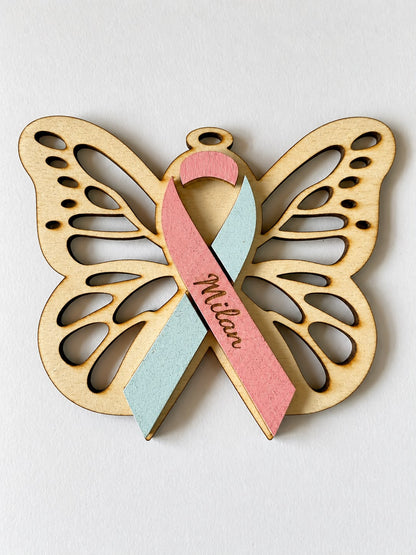 Papillon du Souvenir en Bois – Ruban Rose & Bleu Personnalisé avec Prénom